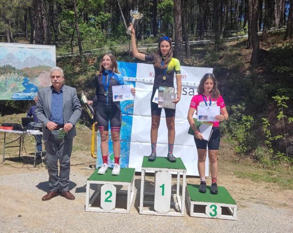 Πρωταθλήτρια-ΜΤΒ-η-Εύα-Ντάκου-στο-σχολικό-πρωτάθλημα-ορεινής-ποδηλασίας