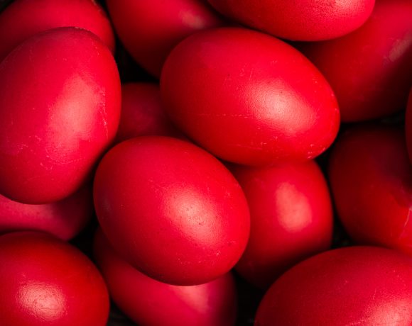 Συμβουλές-για-τα-τέλεια-κόκκινα-πασχαλινά-αυγά