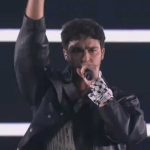 Με-παλαιστινιακό-μαντήλι-τραγούδησε-ο-Σουηδός-eric-saade-–-Τον-«έκοψε»-η-eurovision