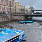 Ρωσία:-Λεωφορείο-με-20-επιβάτες-έπεσε-από-γέφυρα-στην-Αγία-Πετρούπολη-–-Δείτε-βίντεο