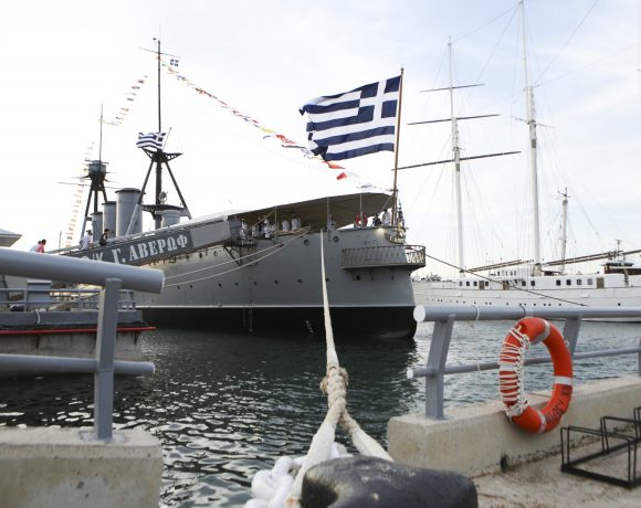 Θεσσαλονίκη:-Μεταφέρεται-το-αντιτορπιλικό-«Βέλος»-για-συντήρηση-–-Ο-σχεδιασμός-για-το-ιστορικό-πλοίο